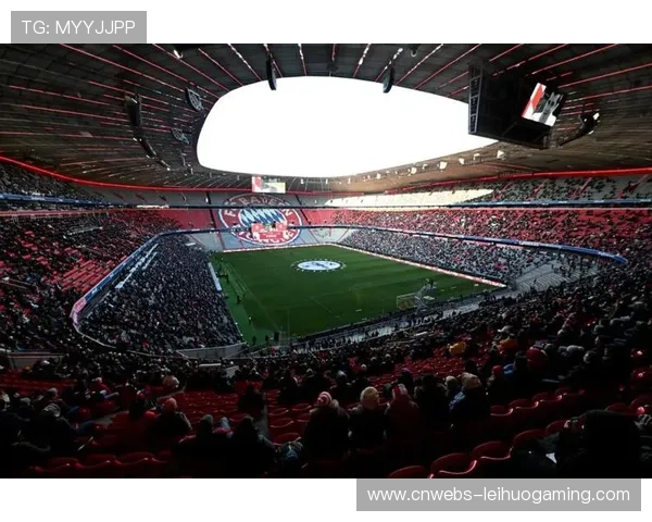 拜仁球迷高歌助威，安联球场气氛热烈