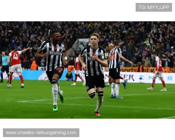 纽卡斯尔4-1客胜埃弗顿，佳夫闪击破门与皮克福德失误成转折