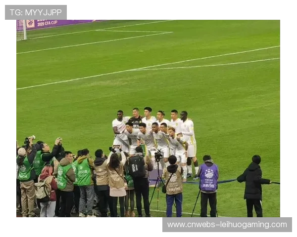 国安球迷足协杯决赛全程助威,苏州赛场化身绿色海洋 国安球迷足协杯决赛全程助威,苏州赛场化身绿色海洋